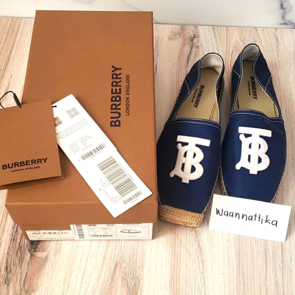 Burberry Navy Flat with Logo size 39 - Picture 6 of 8